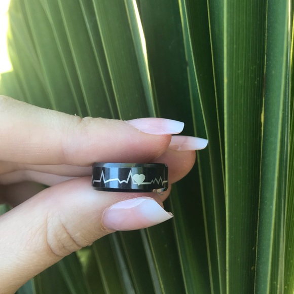 NWT stainless steel black ring - Picture 4 of 4